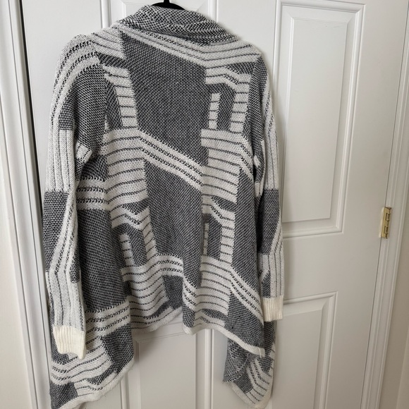 Charlotte Russe Open Cardigan - Picture 4 of 6